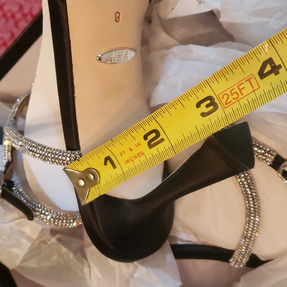 Beautiful shoes - Picture 6 of 9